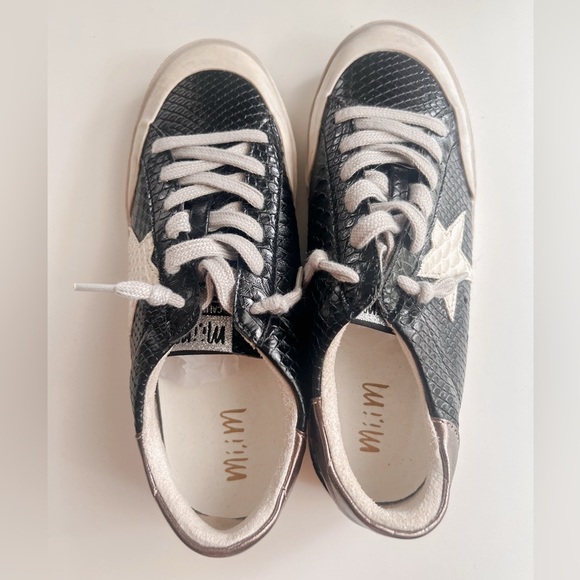 MI.IM
Sneakers- Mi.iM Sadie Sneaker Black - Picture 2 of 5